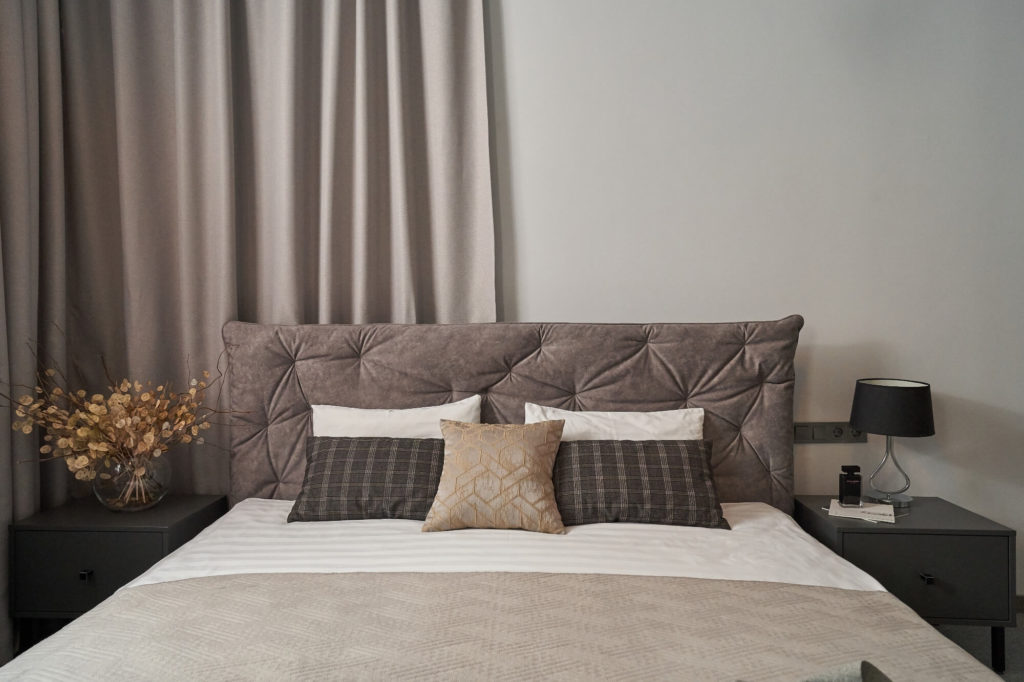 luxe_room_hotel_odessa_big_bed